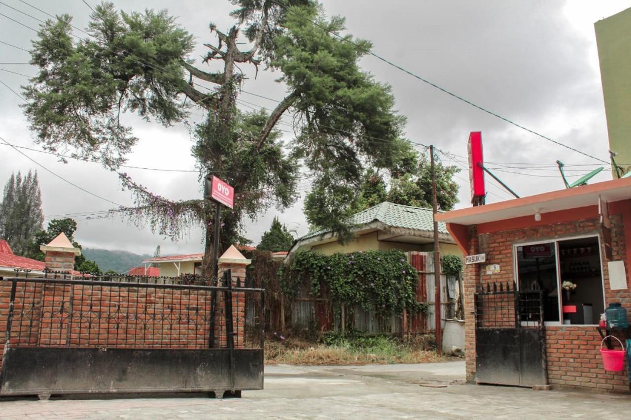 Oyo Flagship 2799 Berastagi Backpacker Rooms Exterior photo