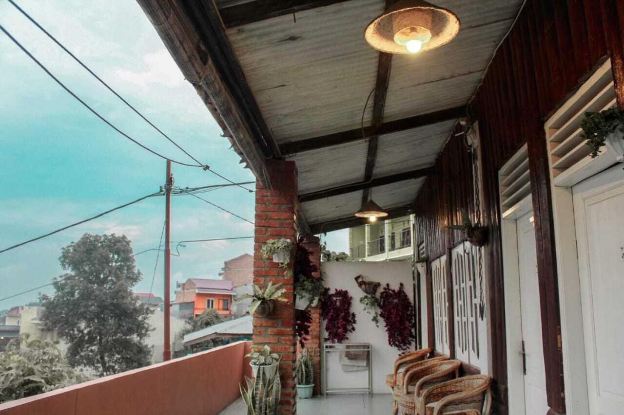 Oyo Flagship 2799 Berastagi Backpacker Rooms Exterior photo